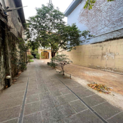 Biệt thự sân vườn rộng 17x50m, 2 lầu giá chỉ 135tr/ tháng gần CV lê Vă