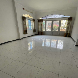 Nhà ngang 7m siêu hiếm ở Khu Phan Xích Long giá nhỉnh 20tr