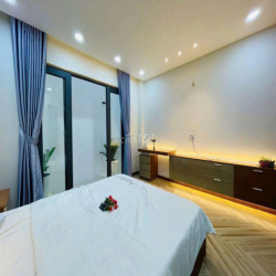 CHO THUÊ NHÀ FULL NỘI THẤT CÓ THANG MÁY 5PN 6WC NGUYỄN TƯ GIẢN P12 GV