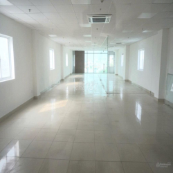 Cho thuê nhà MT Lý Thường Kiệt. DT 6.5x15m, 1 trệt 1 lửng. Giá 45tr/th