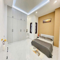 HẺM 8m NGUYỄN THẾ TRUYỆN, 4PN_4WC, Sân Thượng