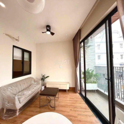 Căn Hộ 1PN/1PK Ban công Rộng 40m2 ngay Ngã tư Bảy Hiền - BV Thống Nhất