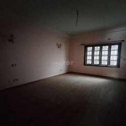Nhà mặt phố đường gom ô tô tránh