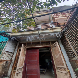 Nhà mặt phố đường gom ô tô tránh
