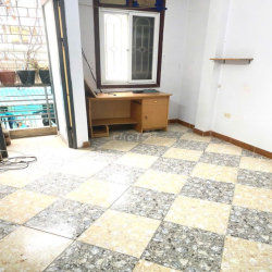 Cho thuê nhà 4 tầng, cách mặt phố Trương Định 50m, diện tích 33m2