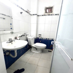 Cho thuê nhà 4 tầng, cách mặt phố Trương Định 50m, diện tích 33m2