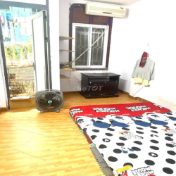 Cho thuê nhà 4 tầng, cách mặt phố Trương Định 50m, diện tích 33m2