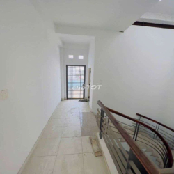 cho thuê mặt tiền 147 nguyễn văn lượng gò vấp đúc 4lầu 4.2x16m gia25tr