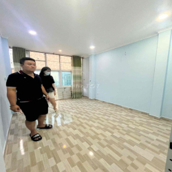 Pass hợp đồng thuê nhà nguyên căn 3PN, 3WC, quận 1